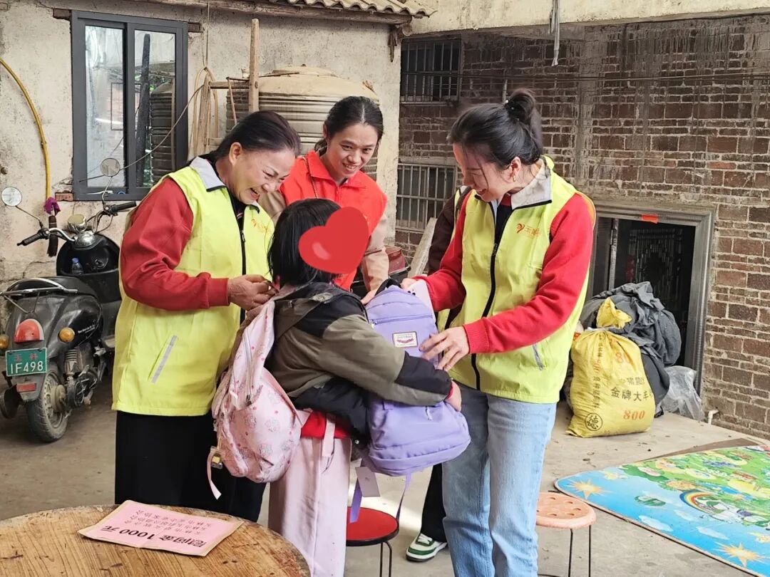 MartnMaidana1's tweet photo. Spent the morning sorting warm winter clothes for kids in the community—small acts go a long way to spread warmth! So proud of the team’s effort today. https://t.co/nfIJpEcf80