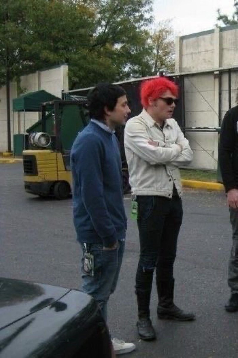 hourly frerard tweet media