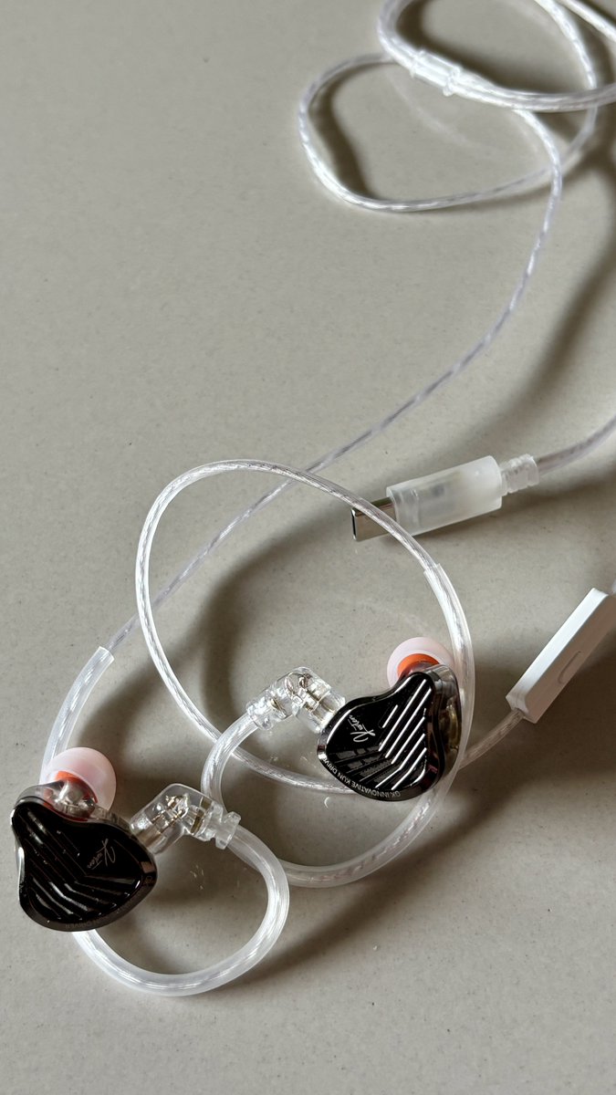 andryuliant's tweet photo. Lagi nyari IEM/Headset kabel yg budget 200 -an dikit, tapi dapat kualitas suara yg bagus (mirip earpods kabel tapi ini lebih clear 👍🏻)

Sangat worth it, bagus sekaliiii.
Pelafalan penyanyi sangat jelasss.

https://t.co/EMqjubkCvt https://t.co/LhQVd7a2gk