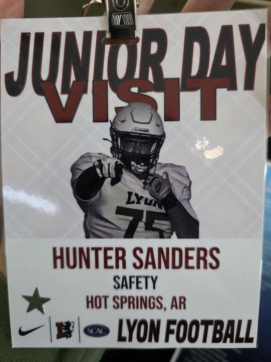 Hunt_Sanders11's tweet photo. I had a great visit today at @_Lyon_Football. Thank you again @coach_atownsend for the invite! Really enjoyed touring the campus and learning a lot about the program. Loved meeting the Coaches and looking forward to learning from them tomorrow and putting in work! @LyonHBC @coach_atownsend @CoachParkevich @CoachPaider @CoachLawhorn @Xavierlong10 @CoachJonesLyon @jsbrown6 @joshmills3231 @CutterFootball