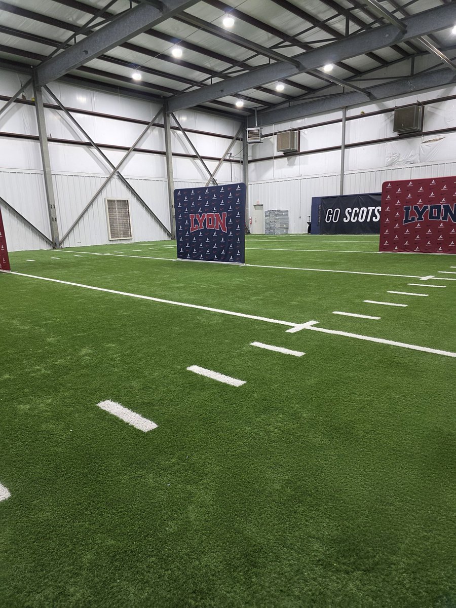 Hunt_Sanders11's tweet photo. I had a great visit today at @_Lyon_Football. Thank you again @coach_atownsend for the invite! Really enjoyed touring the campus and learning a lot about the program. Loved meeting the Coaches and looking forward to learning from them tomorrow and putting in work! @LyonHBC @coach_atownsend @CoachParkevich @CoachPaider @CoachLawhorn @Xavierlong10 @CoachJonesLyon @jsbrown6 @joshmills3231 @CutterFootball