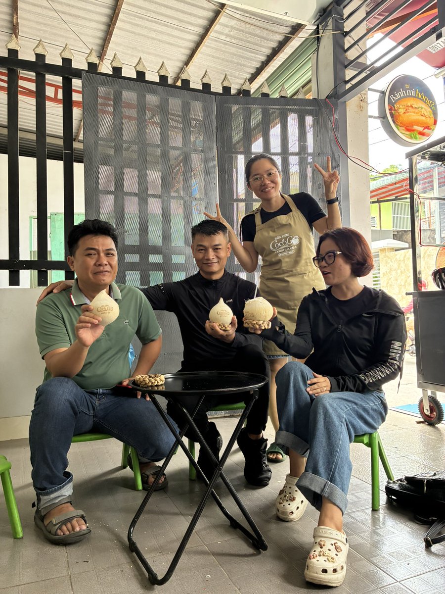 Phạm Hoa | Holly tweet media