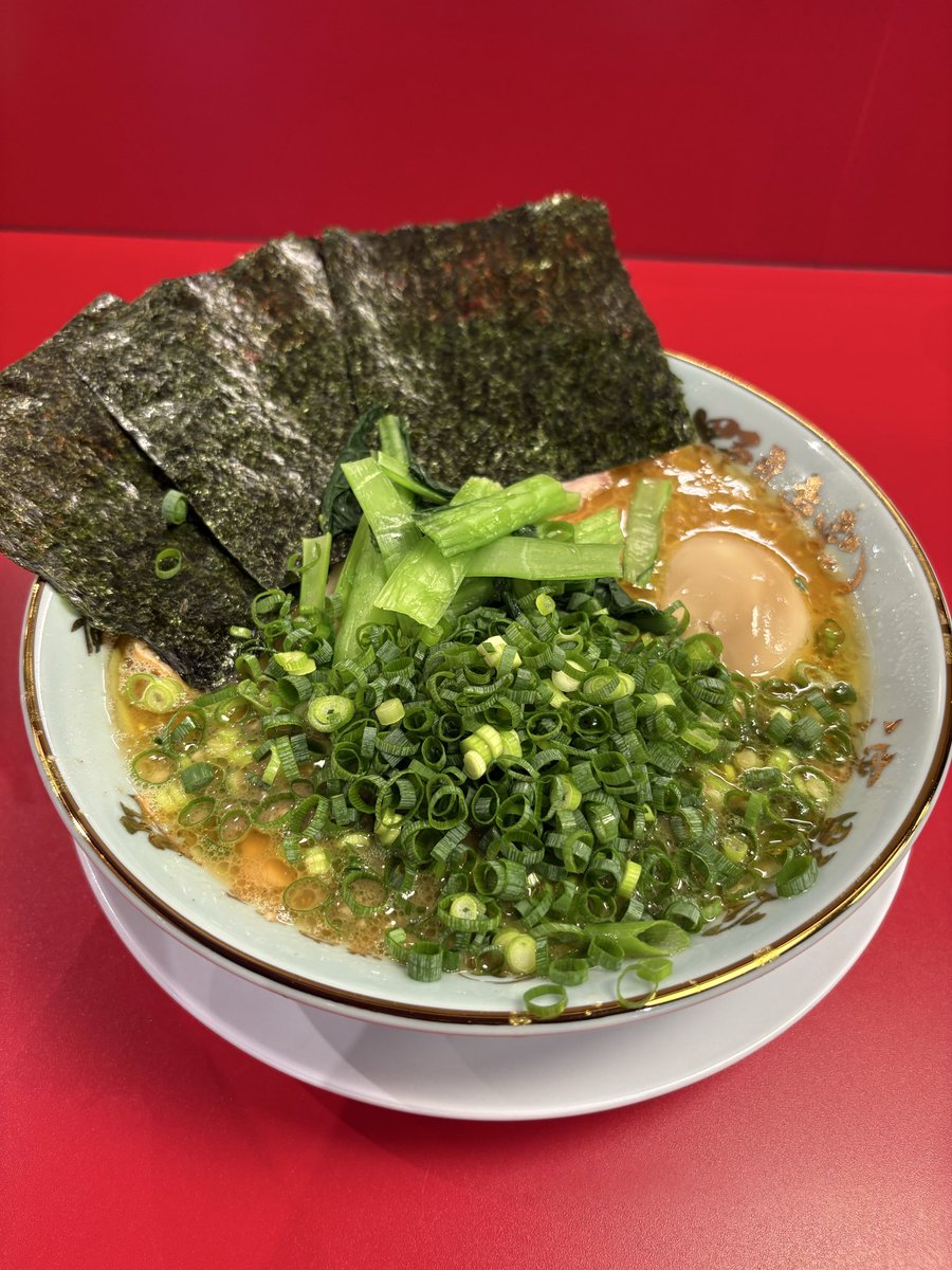 Sb4Uus's tweet photo. 修さんのラーメン🍜
やっぱりうめ〜🍜俺の好みにドストライクのラーメン🤤毎週チャージ‼️
夏から多忙期に入るから毎週食えなくなるのがなぁ😭
#王道家直系修  #毎週チャージ https://t.co/QeP5oOY8Ga