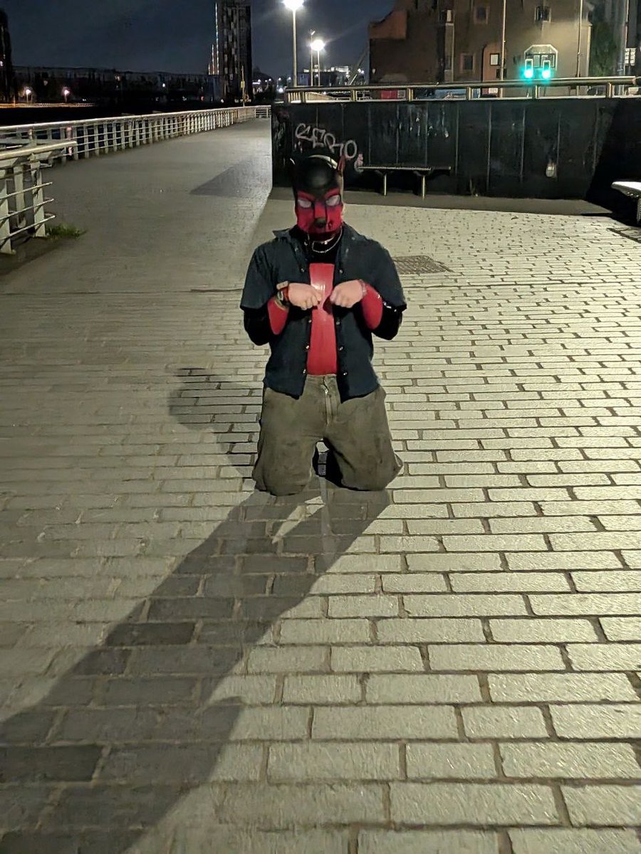 Phoenix_Dutchie's tweet photo. Club dilf with @Pup_Fluke and friends 🥰 

#kink #latex #rubber #pup #pupplay #ukpups #drone https://t.co/WPLPd4cuu1