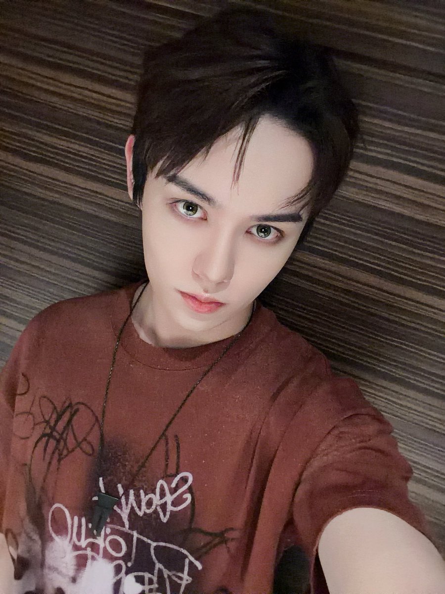 superockstarcru's tweet photo. 렌즈 ㅈㅂㅈㅇ 🙏🏻🙏🏻 https://t.co/GbLBrYLKYd