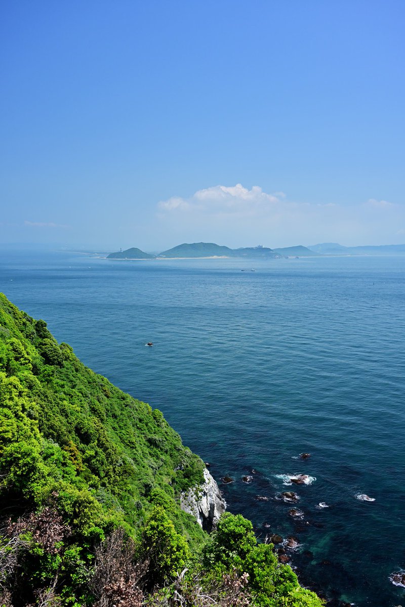 star_system_7's tweet photo. 神島の監的哨跡から眺める渥美半島と志摩半島
#Nikon #ZR https://t.co/3vhk6Fg3wZ