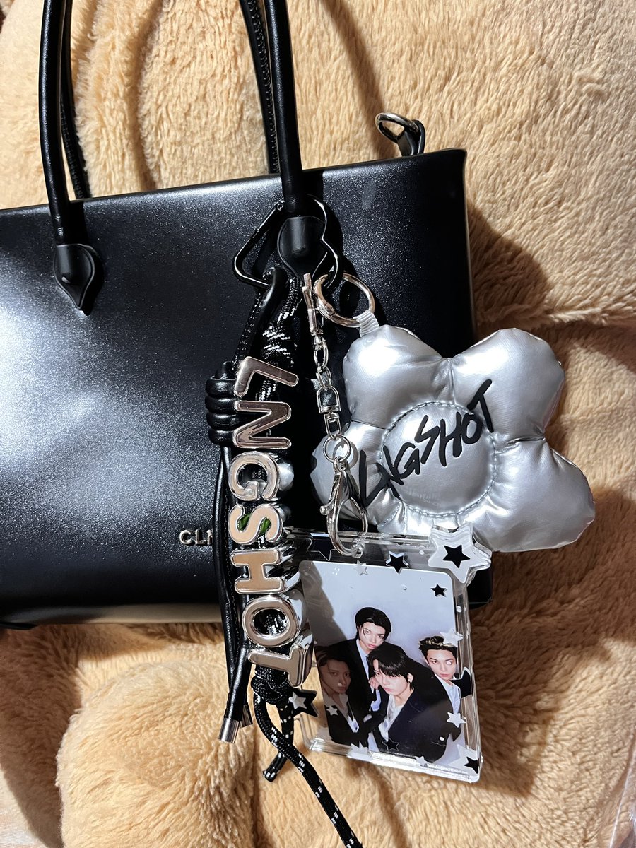 umpyyumpkin's tweet photo. ପ(๑•̀ᴗ•́)━☆ﾟ.*･🎁 - ℬℯℯ𝓅 𝒷ℯℯ𝓅 #MiaoMail 

first LNGSHOT anik anik that I got 😫 can’t get over it ang ganda niya sa bag huhu, worth the price. Thank you so much for hosting this GO 🥺

 ˗ˏˋᴛʜᴀɴᴋ ʏᴏᴜ ♥ˎˊ˗ @romans_sell https://t.co/bWYBe3mAlo