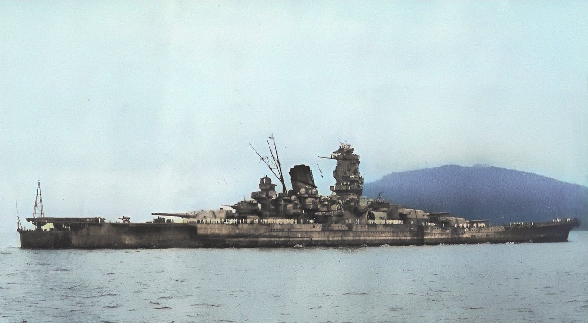 muginekosikikan's tweet photo. #日本海軍
トラック泊地にて停泊中の戦艦大和 https://t.co/oZQt5k6MAC