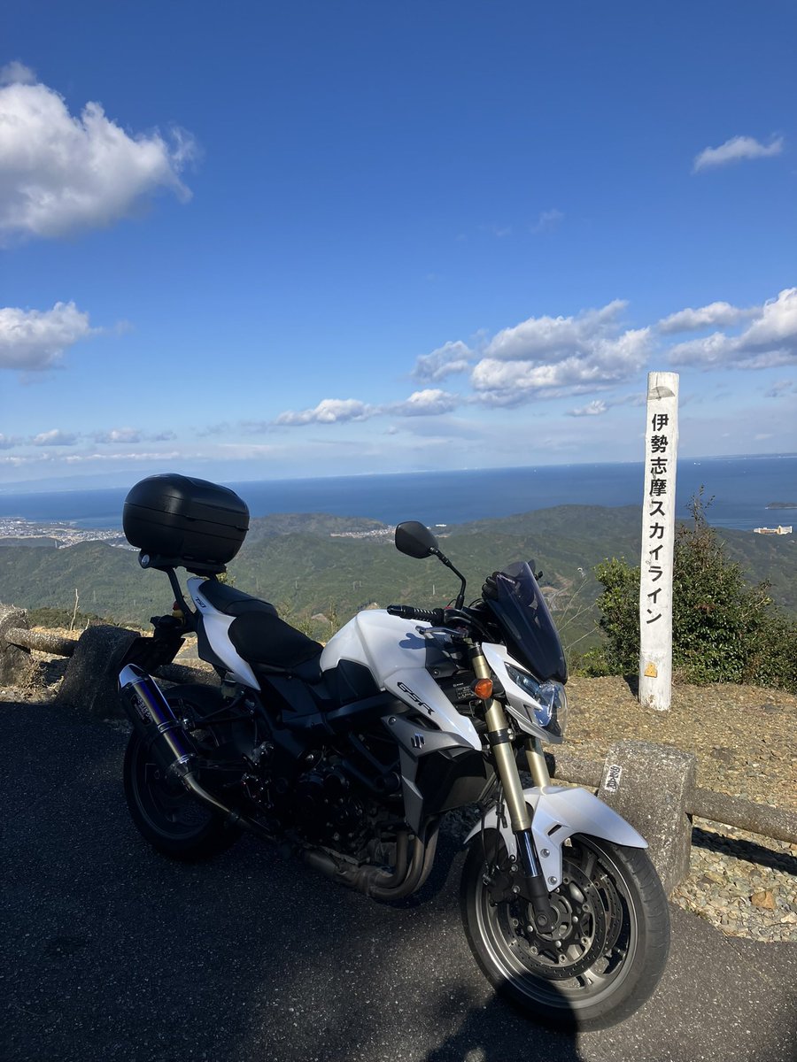 ONO292941's tweet photo. 今日愛車を手放しました

1年半で約40000km
日本各地を走り回りました

思い入れのある我が子と離れるのは寂しいですが、またいつの日か元気にバイクに乗れる日が来る事を願って

それでは、パパしてきます( *˙꒳˙*)ﾉｼ https://t.co/HcHJ4V5daK