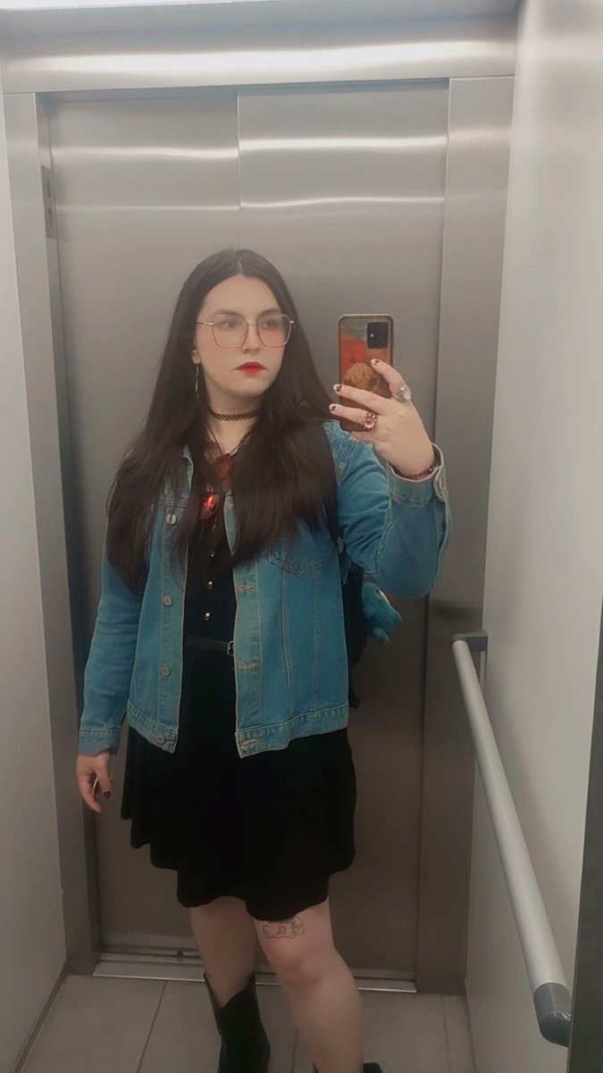 Transkovsky's tweet photo. Fuck y'all , i'm a fucking goddess.

Una Diosota, poeta, afronta a todo aquello que crees santo.
Profanadora insaciable, delirio perfumado de naranja. https://t.co/ZufHFReg5g