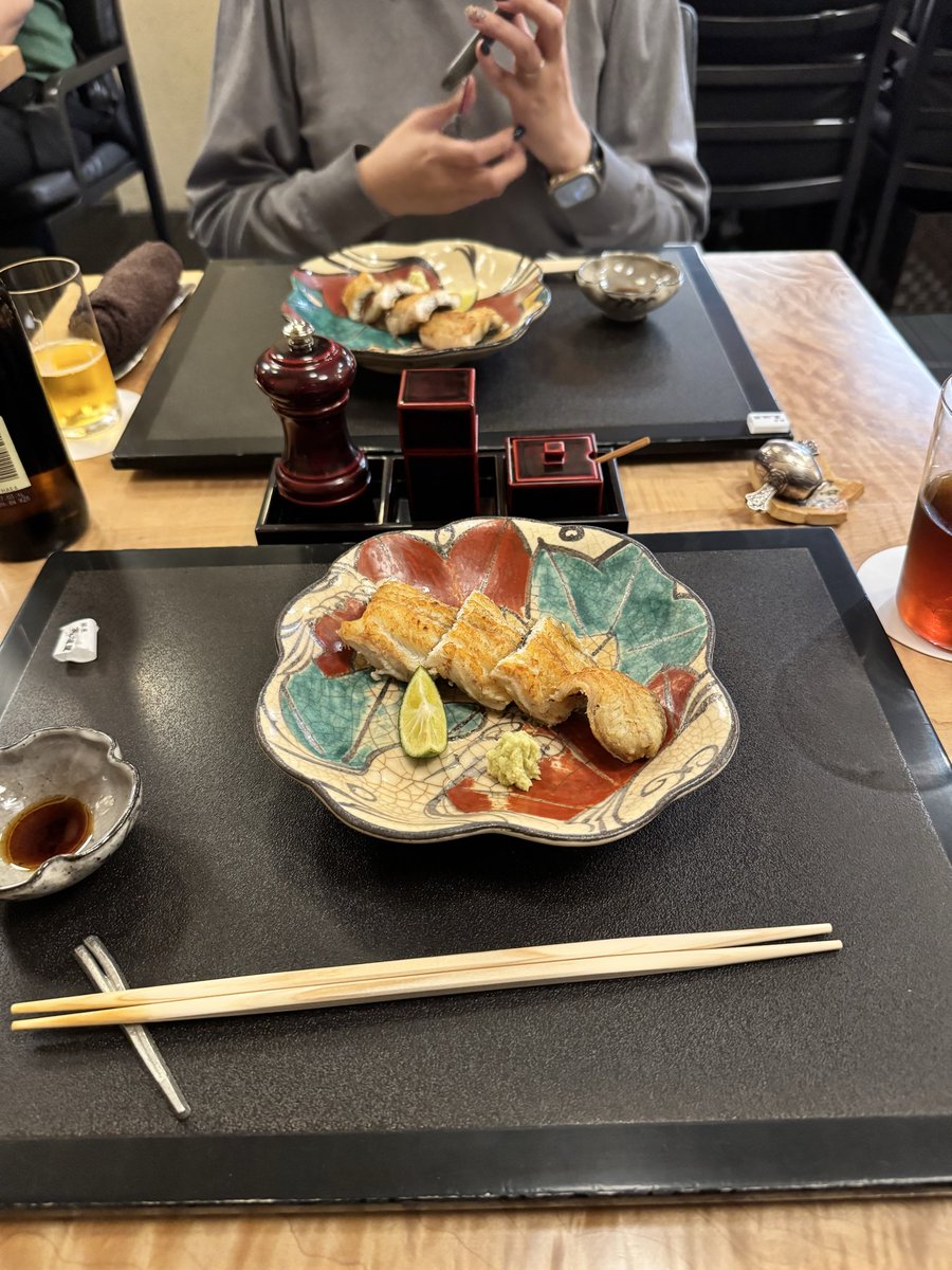 nobi2net's tweet photo. 卵黄で食べる鰻とっっっても美味しかった！ https://t.co/NqvSbrWQ23