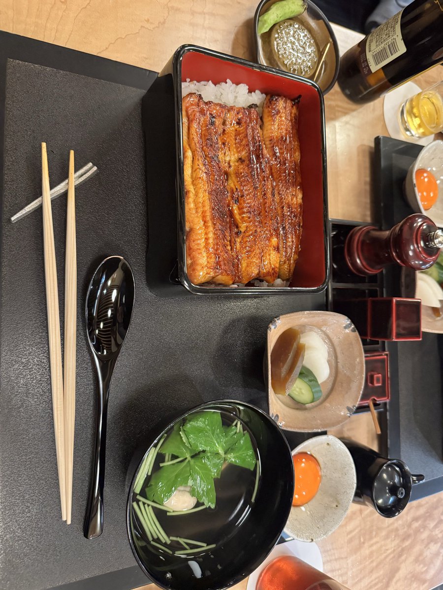 nobi2net's tweet photo. 卵黄で食べる鰻とっっっても美味しかった！ https://t.co/NqvSbrWQ23