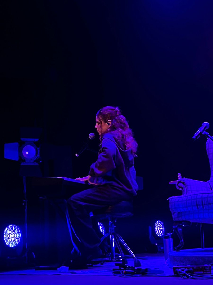 coeli0w's tweet photo. Que show incrível, que mulher incrível,  foi lindo ver ela encantada com seu público aqui em Belém, espero ansiosamente pela sua volta, 
Minha Ruiva🥹🧡. https://t.co/YHwYjescHc