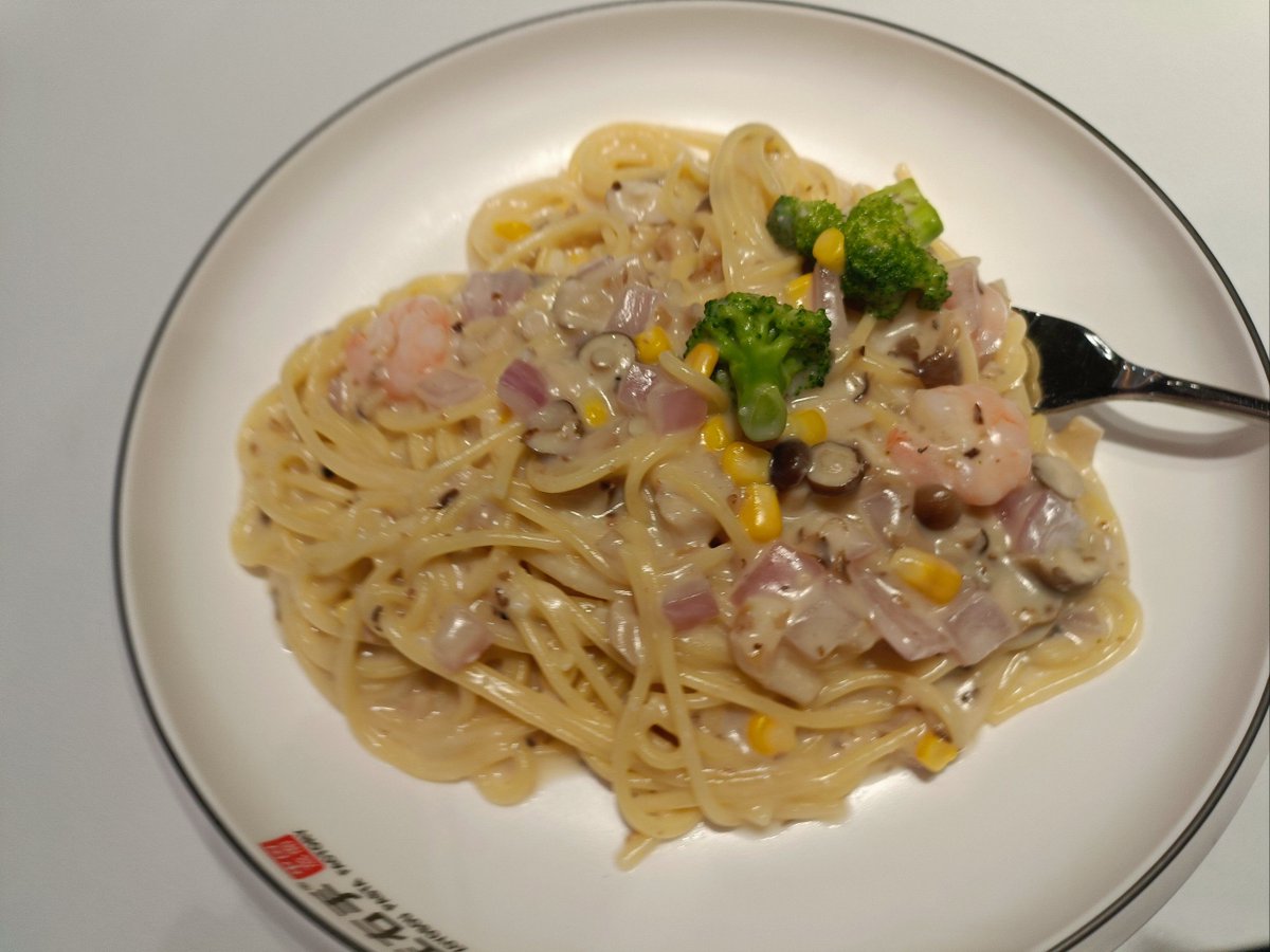 senifiktoria's tweet photo. Just whipped up creamy garlic mushroom pasta —5 ingredients, 20 mins, pure comfort food win! Who’s tried this quick fix， https://t.co/xQbYioHSsk