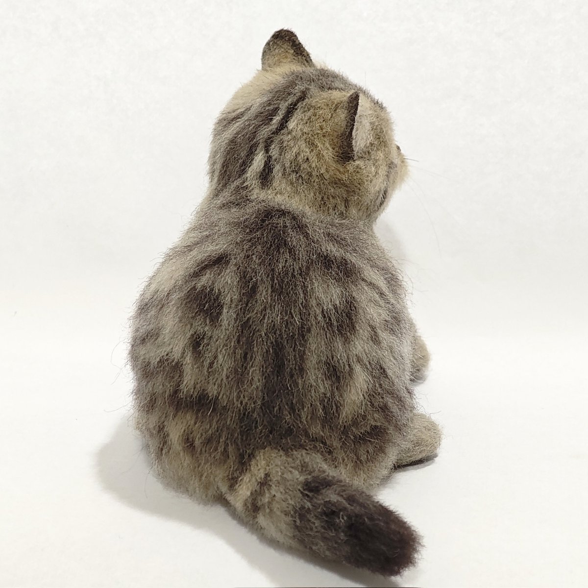 一瞬本物と見間違えちゃう！？羊毛フェルトで作ったマンチカンの子猫が