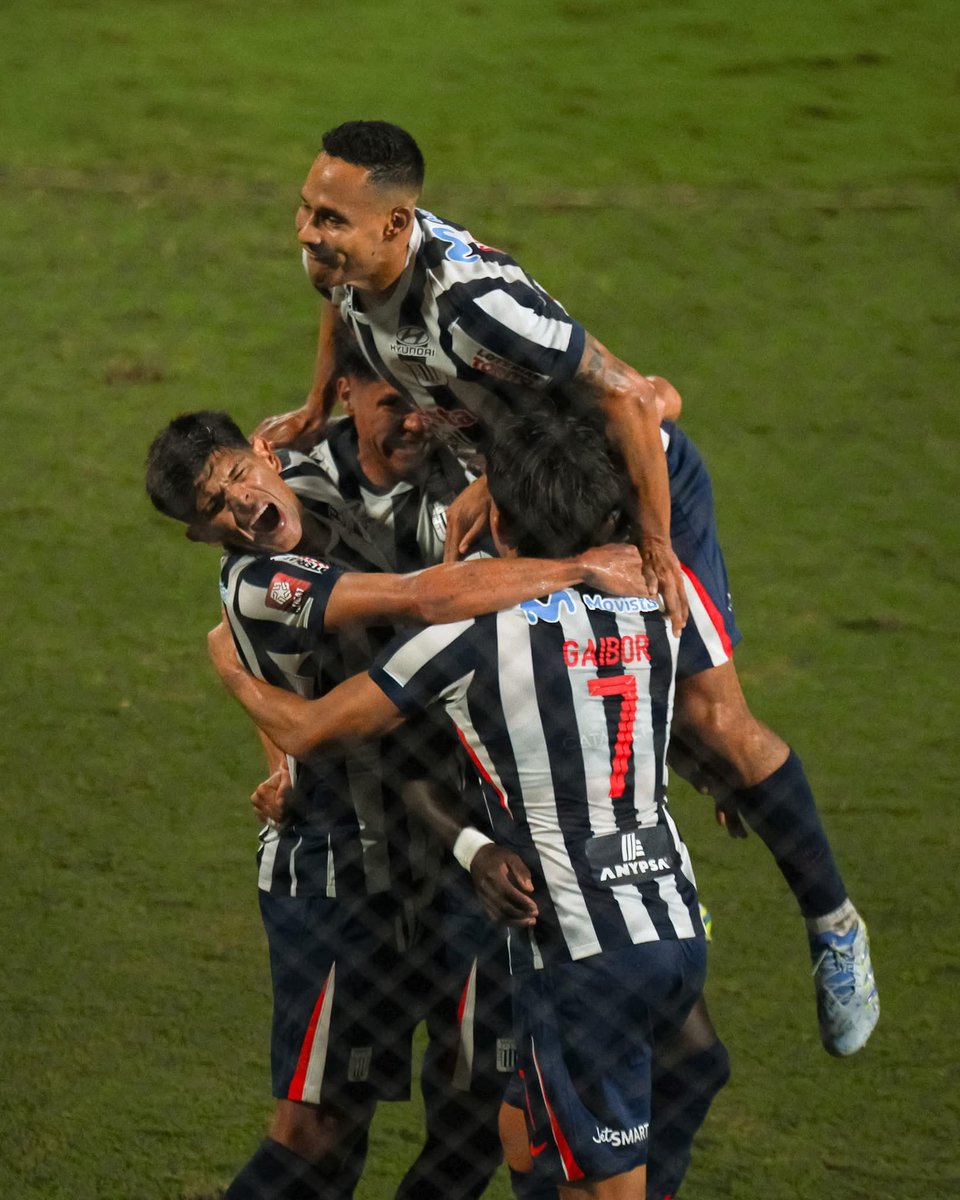 ZukuSportss's tweet photo. TENEMOS GANADOR DEL APERTURA 2026🏆🇵🇪⚽

@ClubALoficial le ganó por 3-0 a @LosChankas con goles de Jairo Velez, Eryc Castillo y Renzo Garces, y con ello se consagra ganador del torneo Apertura. https://t.co/0ZHP0TNwck