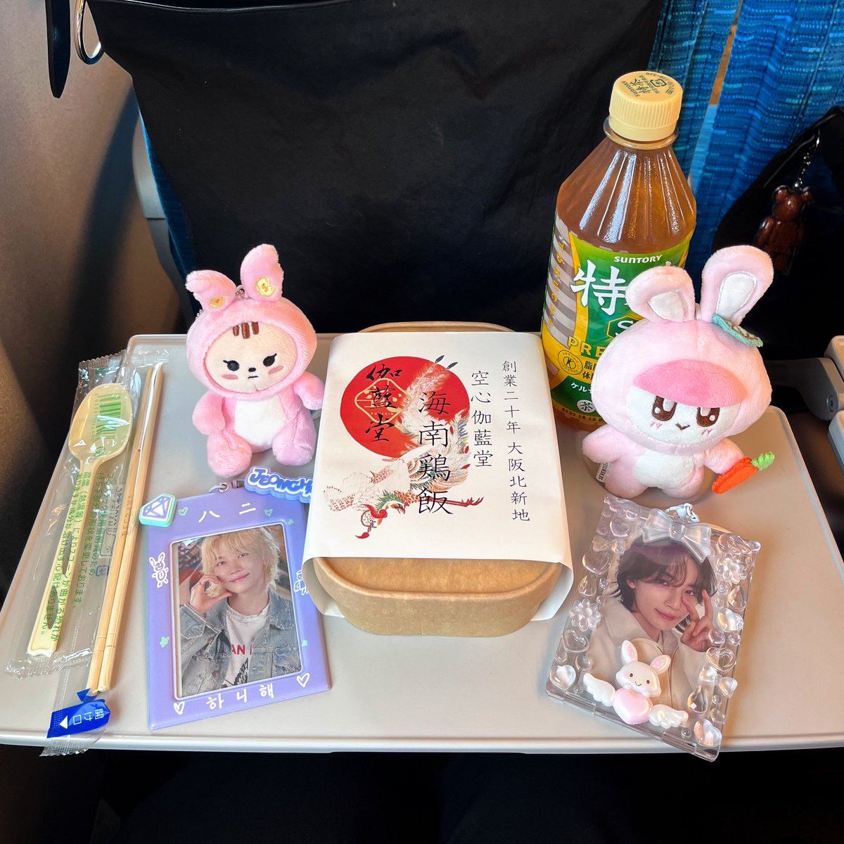 eda_svt's tweet photo. こちらを見て、いつか食べたいと思っていた空心伽藍堂の海南鶏飯🍗
タイミング良く帰りに買えました✨
骨付き鶏のぶつ切りとチャーシュー、タイ米。レモングラスの香りがふんわり香って美味しかったーーー

遠征帰りのお弁当も遠征の楽しみのひとつです☺️ https://t.co/1Laukih7yK