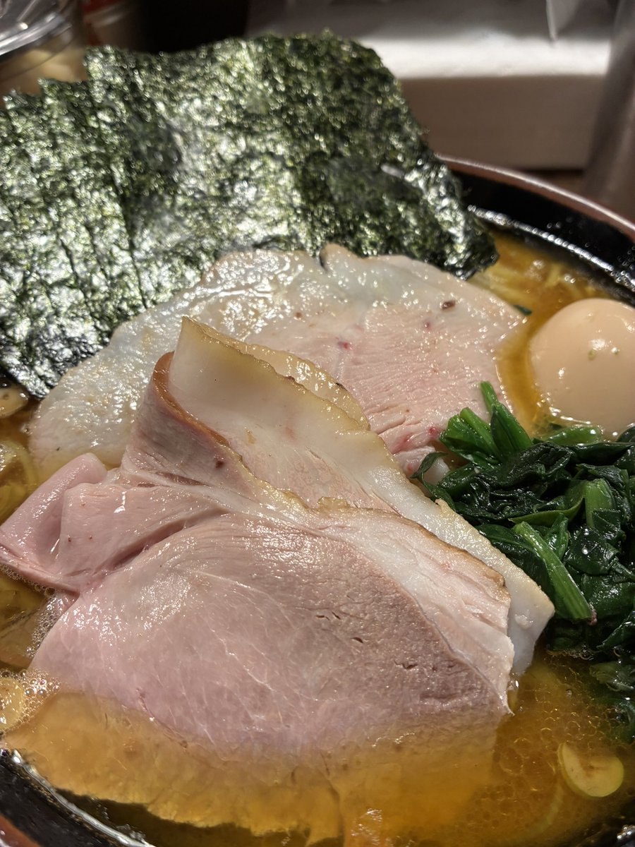 otake0216take's tweet photo. クックら　相模大野

ラーメン大🍜
ラ���ス🍚
金子畜産より『伊豆の極み』
燻製チャーシュー(2枚)　¥350
etc

今日運良くチャーシューに😊
チャーシューめちゃジューシーで美味かった😋最高でした☺️
ご馳走様でした👏 https://t.co/l467W73nPM