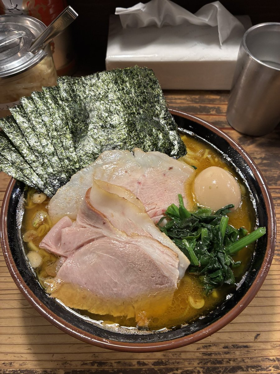 otake0216take's tweet photo. クックら　相模大野

ラーメン大🍜
ラ���ス🍚
金子畜産より『伊豆の極み』
燻製チャーシュー(2枚)　¥350
etc

今日運良くチャーシューに😊
チャーシューめちゃジューシーで美味かった😋最高でした☺️
ご馳走様でした👏 https://t.co/l467W73nPM