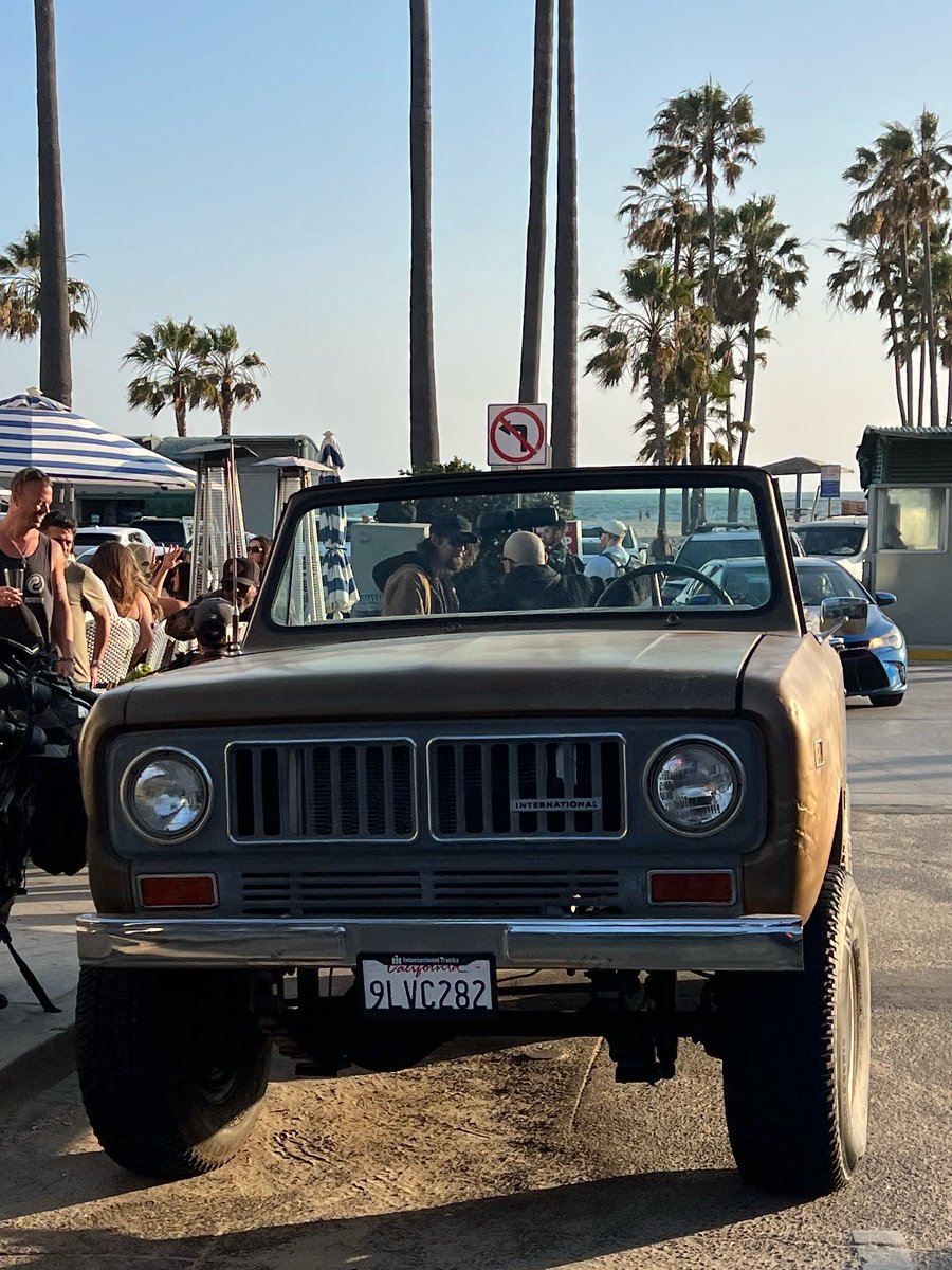 ASC4x4's tweet photo. Caught some sweet vintage 4x4s in the wild today - this gorgeous teal Bronco and an outrageous patina Scout are right up our alley!

Hope to see these in our shop soon - but that golden hour sunset light is hard to beat!

Give us a call at (310) 396-6341

#earlyfordbroncos https://t.co/pkC8Lf6Ja6