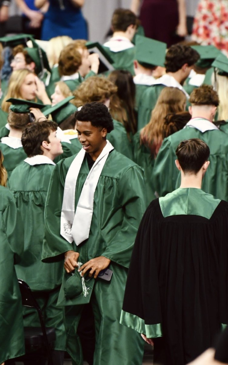 valdel2007_long's tweet photo. My kid just graduated! So proud of you @vincent_long2  🥹🎓 #classof2026 #millardwesthighschool https://t.co/vzABl8cFO3