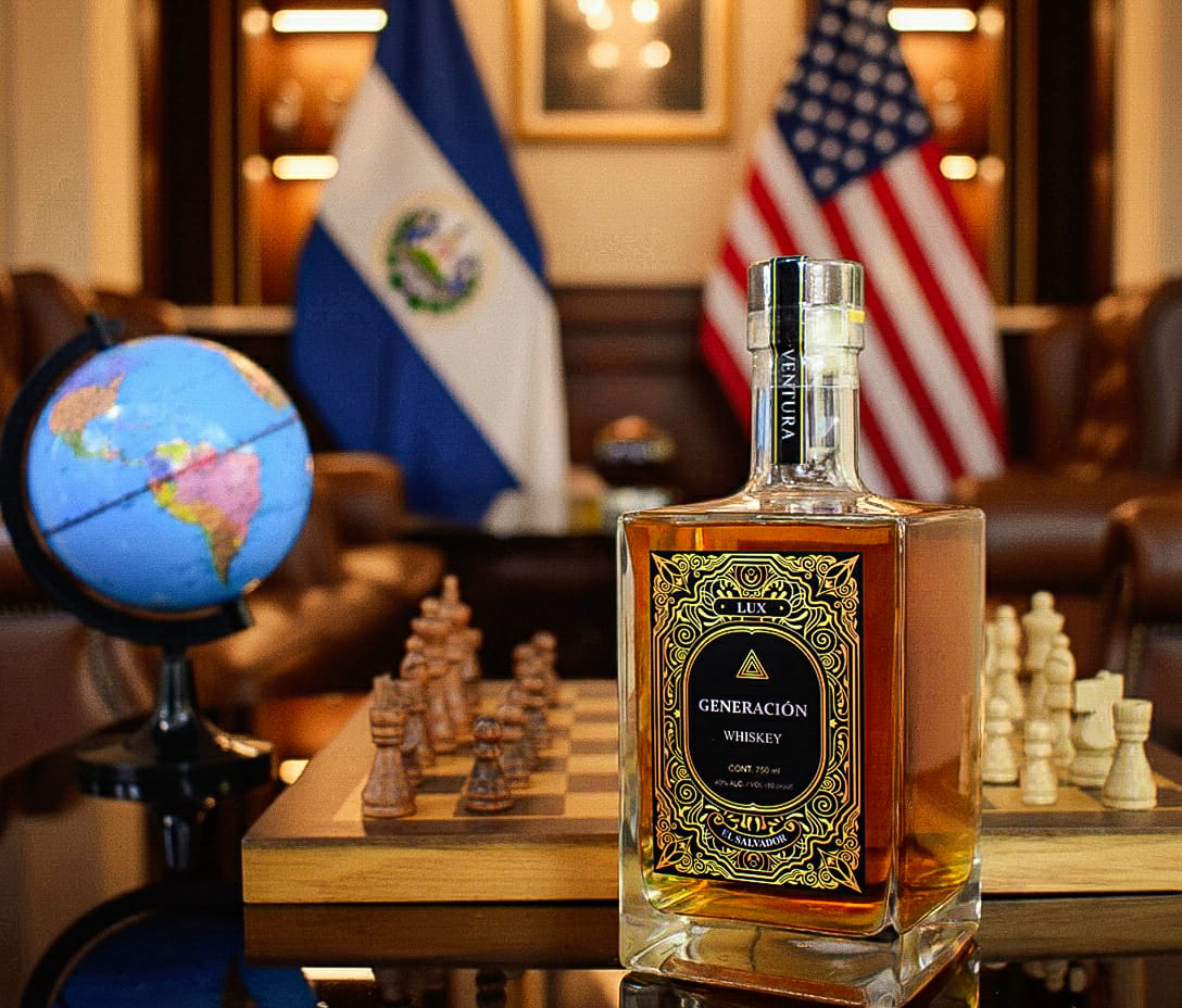 luxgeneraciones's tweet photo. Llegar a Estados Unidos con @luxgeneraciones
el primer whiskey salvadoreño es un sueño que no construimos solos, gracias a quienes nos han apoyado, este triunfo abraza a El Salvador, Latinoamérica y Estados Unidos
@PaulDSteiner @CONAMYPESV @nayibbukele https://t.co/tgP1lQFImR