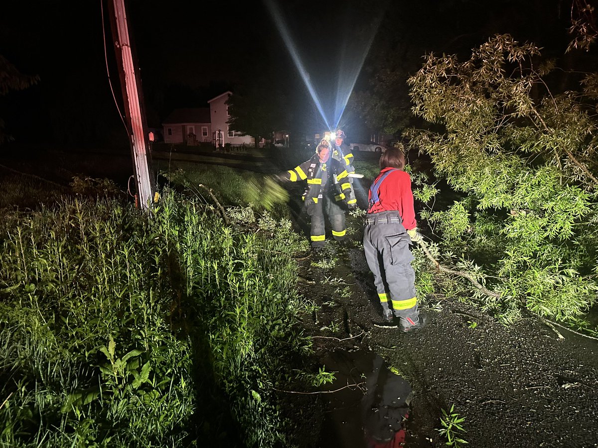 ShaftFire's tweet photo. Shaft Utility 17 and Brush 17 crews out with a tree down across Wall Street in Shaft.  The road way was opened after 20 minutes. https://t.co/CxFujmAJir