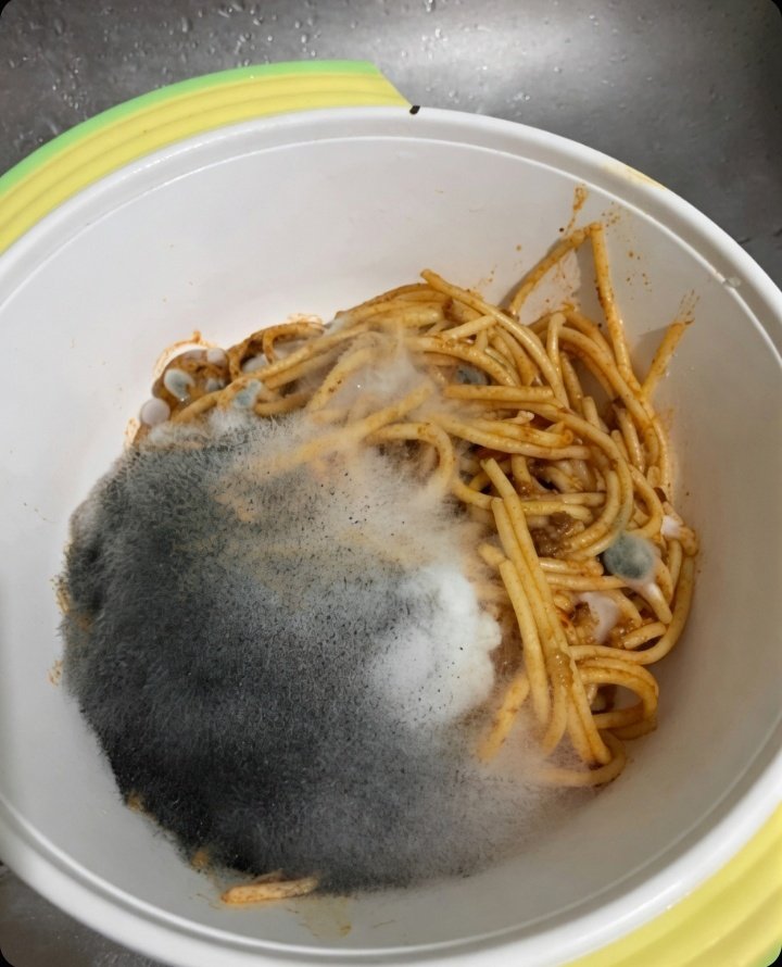 KOS (komunitas orang sinting ) tweet media