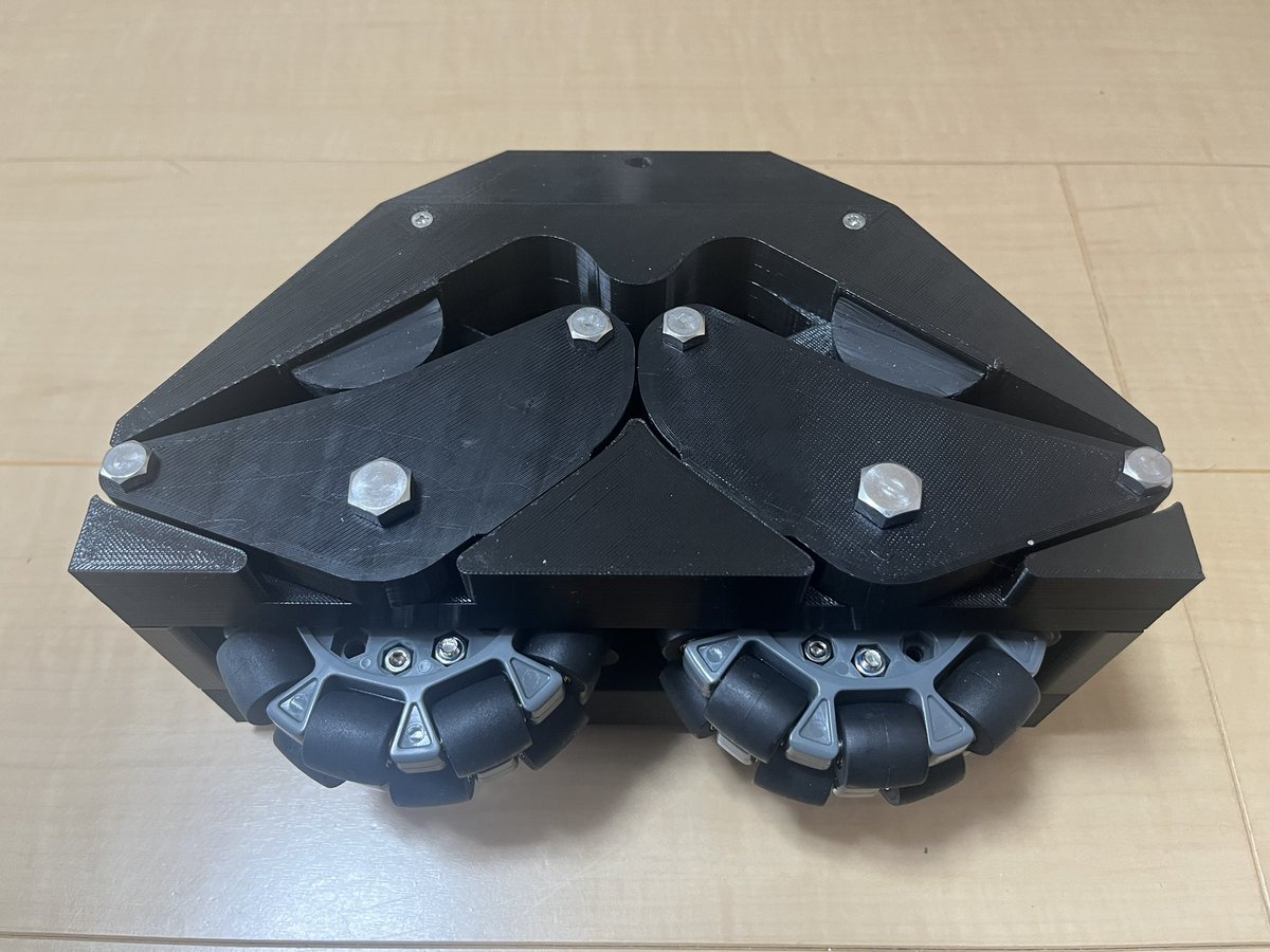AB_PROPS's tweet photo. Dejarik Monster を作らなきゃと思いつつ、先ずは、R2-KTの足周りを改良。MK4にしてオムニホイールも市販の物にした。

コレで悪路等で破損したり、センターフットがスタックする問題を回避出来るはず。

外側も作り直さなきゃなので、足がどんどん増えていく😅 https://t.co/NsD65TetYb