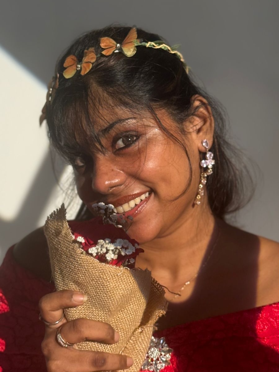 DreamerT96's tweet photo. #Aishwarya
#BlackForest #model #dailydose
Karutha Kutty mungji pathala thukuthu 😍😘🥰 https://t.co/4QG9c2J8xh