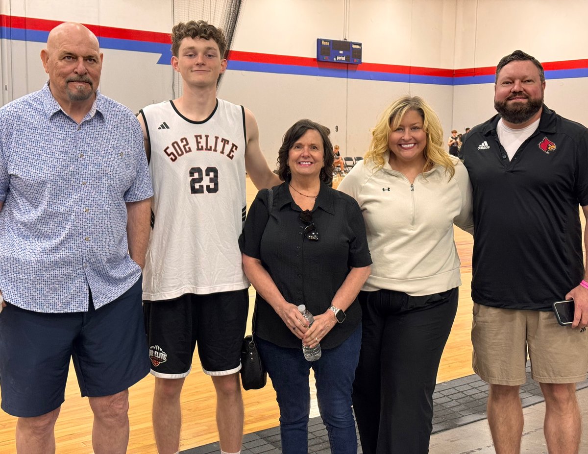 AdamMonroe77's tweet photo. Big win today for our @elite_502 travel #basketball team in #TheVille tonight, Clayton and company played awesome. #LsUp #CardNation to #502Elite always representing The Ville oh what a Thrill‼️ https://t.co/9pTBJxhH91