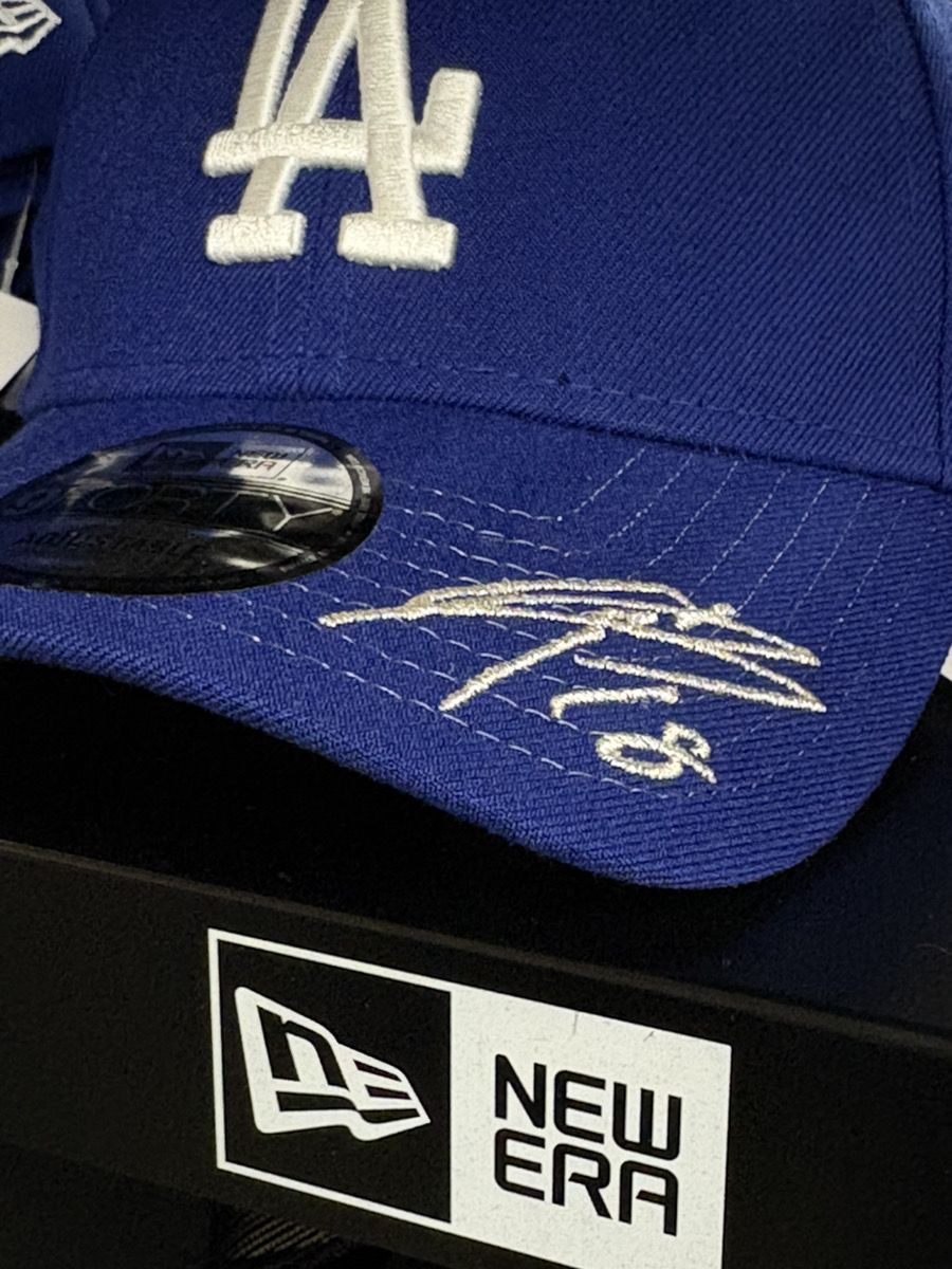 selection_mlb55's tweet photo. 【2025年1月に販売後即完売となったキャップのセレクション特別再販が決定！】

大人用フリーサイズ：￥5,060
子供用スリーサイズ：￥4,400(大谷選手ブルーのみ）

#大谷翔平 選手・ #山本由伸 投手・ #ダルビッシュ有 投手のサイン刺繍入りキャップが異例の”再入荷”！

✅https://t.co/5lL5jl9moU https://t.co/UsB8vK4LQ7