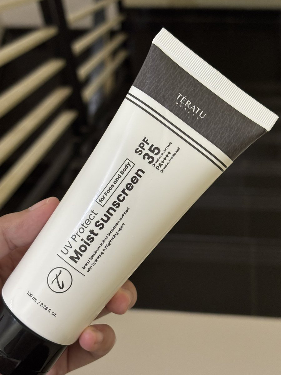 romapntis's tweet photo. pake sunscreen muka yang sekaligus bisa dipake buat badan!!

karna cari sunscreen yang seenak buat muka susah bgt😭 https://t.co/OJsbrTd7vl