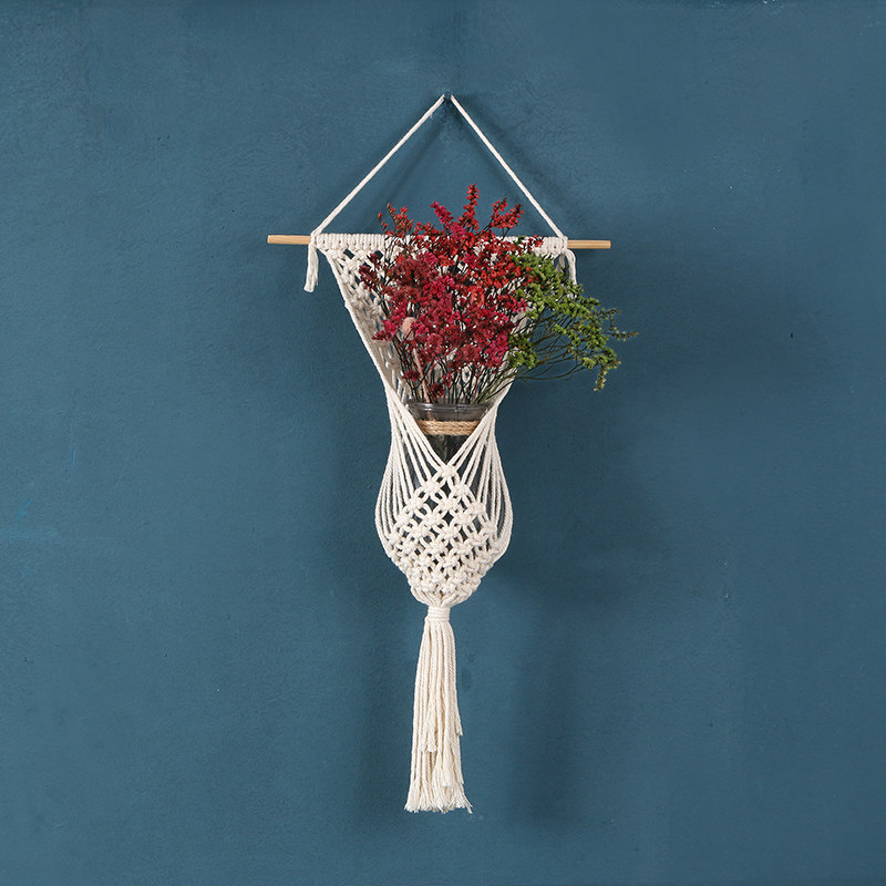 iTrainHD's tweet photo. Just finished this cute macramé plant hanger—macramé’s such a calming hobby!  Handmade with cotton rope, perfect for brightening up any corner of my tiny apartment. What’s your go-to craft https://t.co/YWQWrP28OI
