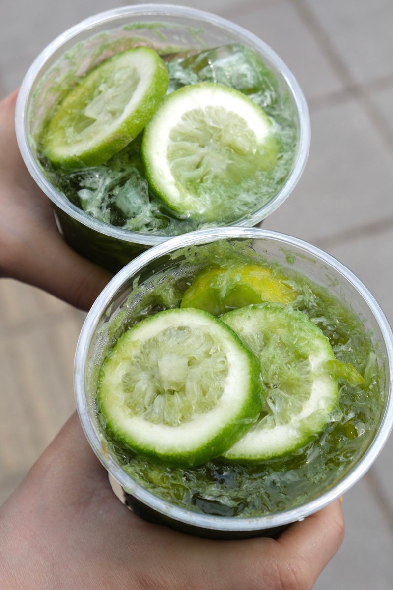 DavidDo49766827's tweet photo. Craving a quick pick-me-up Whip up this iced honey lemon green tea! Steep green tea bag in cold water for 5 mins, add a spoonful of honey u0026 fresh lemon slice, then ice it. Ready in 8 mins—refreshing u0026 gentle on the throat! https://t.co/SqBEWy8rFL