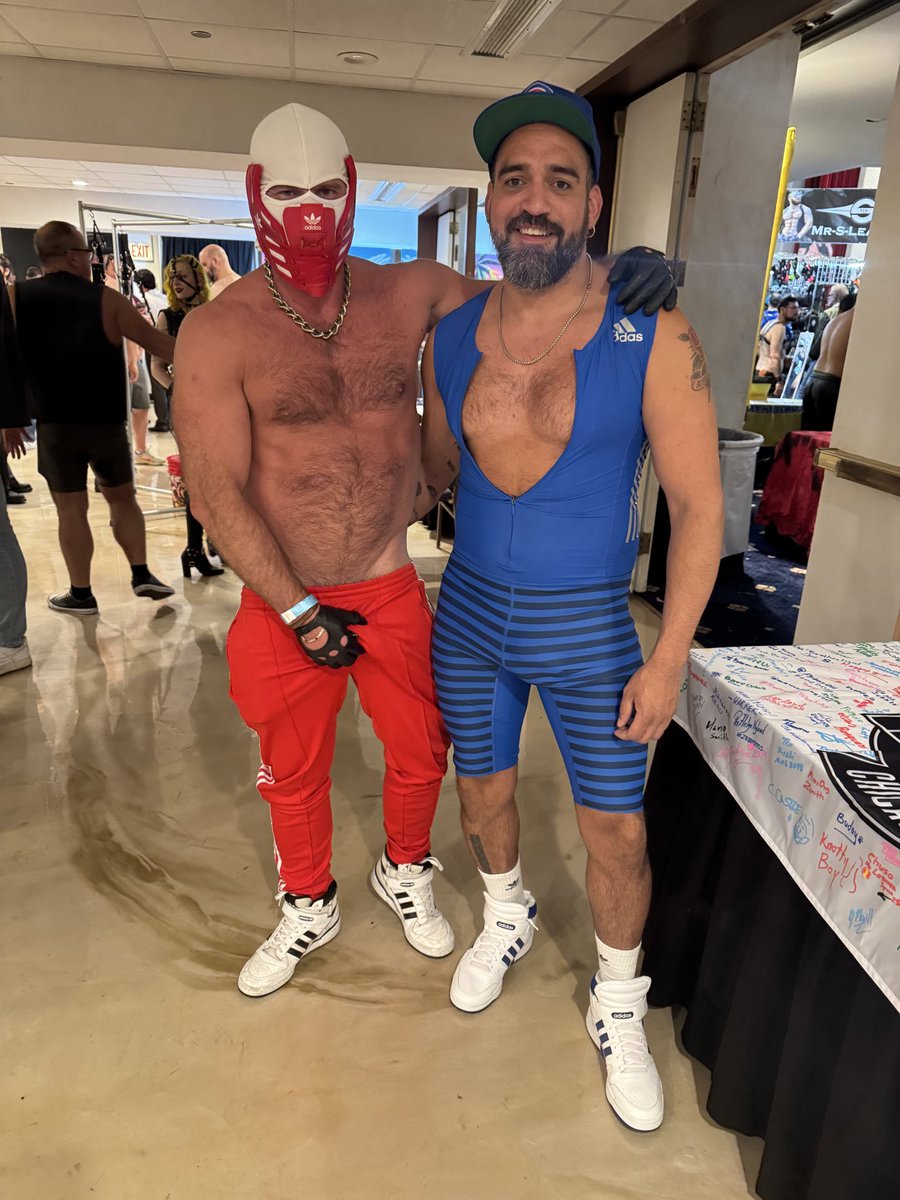 BrofeyLife's tweet photo. Coach took a last min surprise flight to hit up #IML with his piggy https://t.co/VTV6kCTAjb