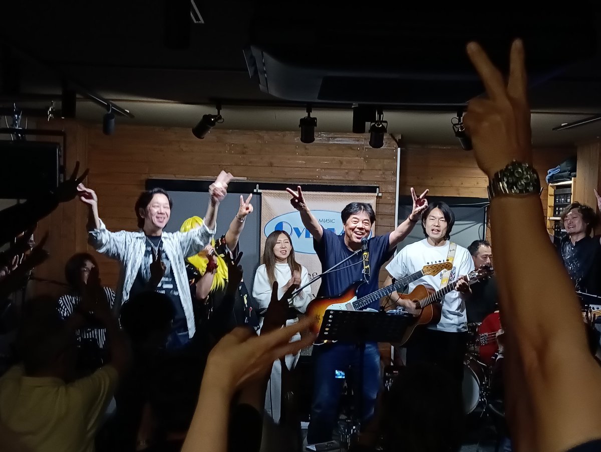 OverlapTom34203's tweet photo. 昨夜も満員御礼、素晴らしく楽しいライブになりました。
詳細は↓

https://t.co/7R68rtsWy9 https://t.co/PJBITLLrIZ