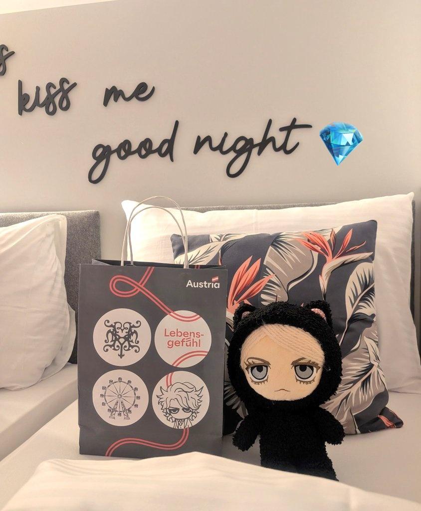 HYDEさんからの贈り物はウィーンでも❤ おそらくスワロフスキー行け