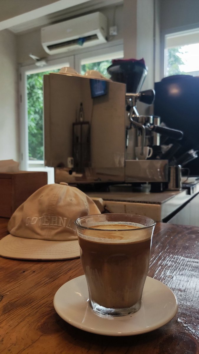 maneee____'s tweet photo. Awali hari ini dengan nge dirty latte gess ☕
.
.
. https://t.co/z1eEaIxHNY