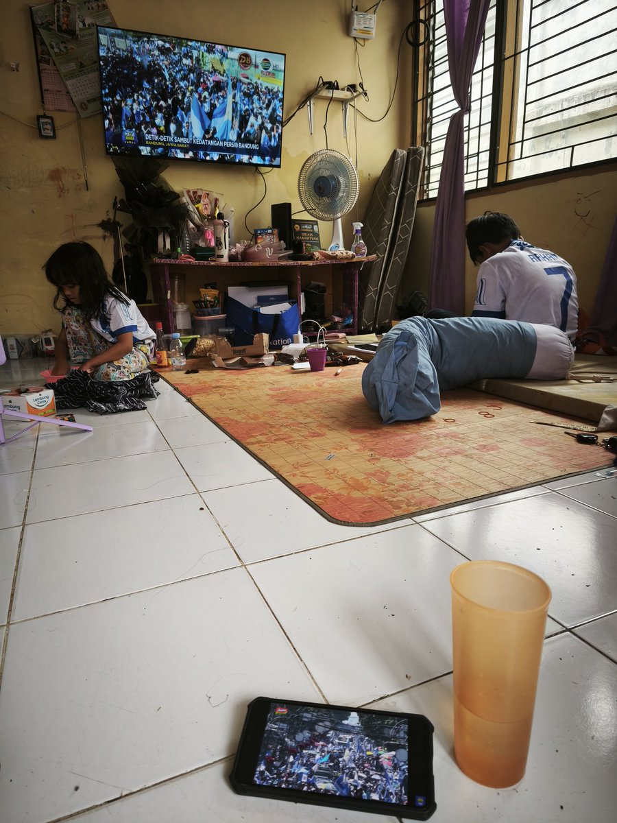 ayDani69's tweet photo. PERSIB Aing Juara, pokona mah nonton Weh da teu bisa konvoi, Bae Imah pabalatak oge nu penting JUARA, nuhun mang @persib https://t.co/opFCK4FIJw