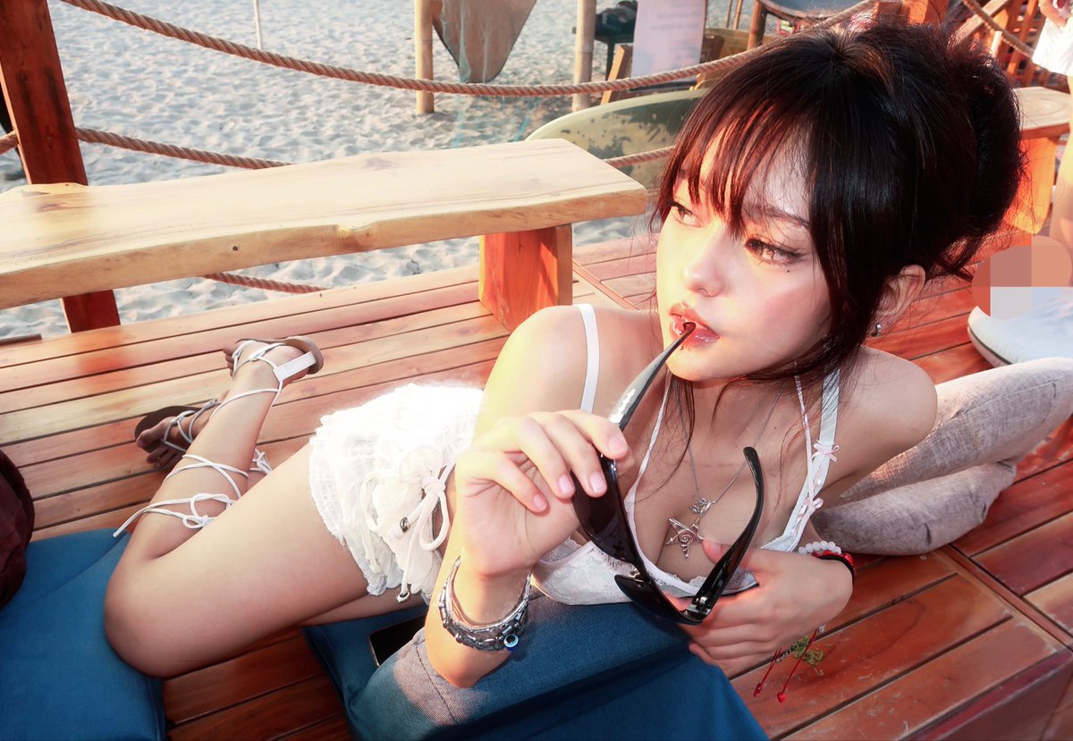 devon888x's tweet photo. peeking at my feet like a bitch boy you are

findom https://t.co/fdmSmDSMnU