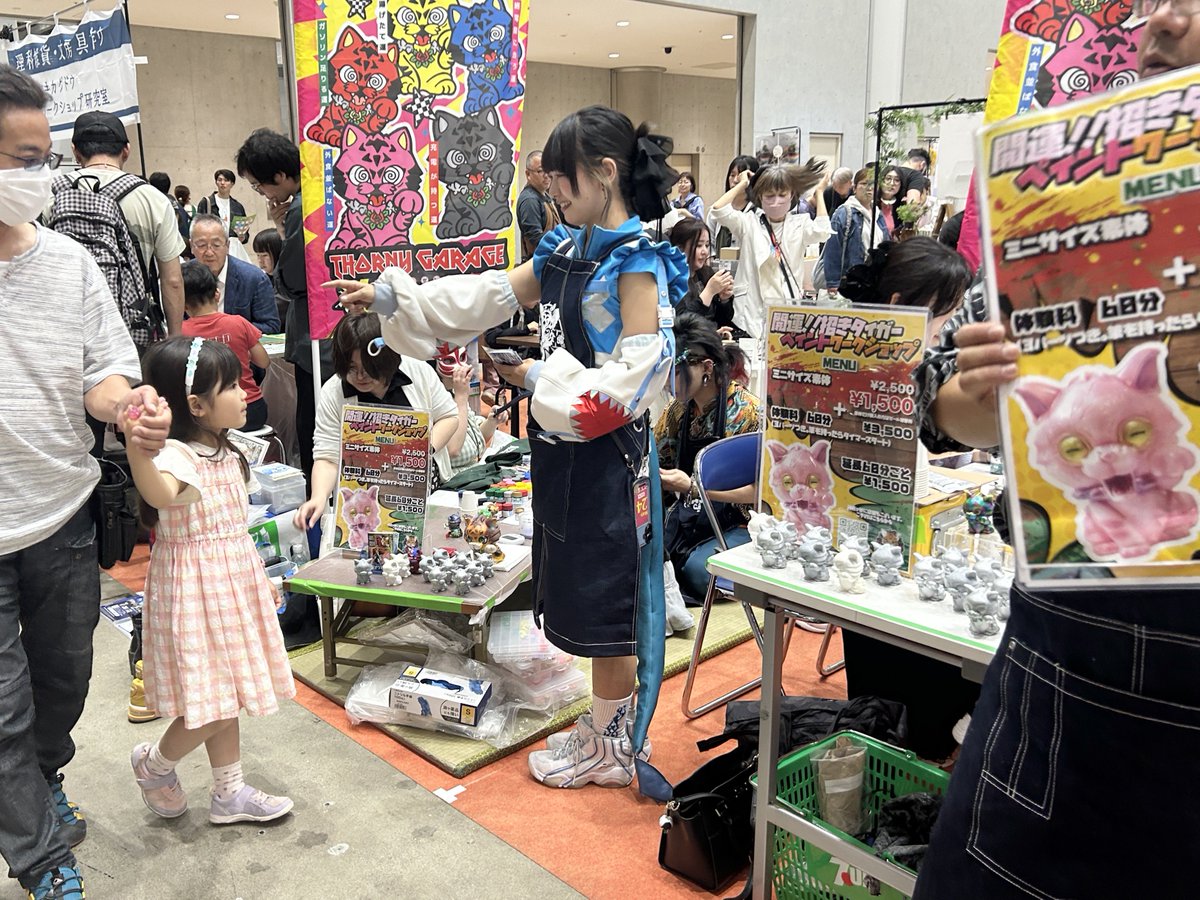 本日もみっちり営業中⚡️ お早めに西館D-8&9ブースへ #デザフェス63