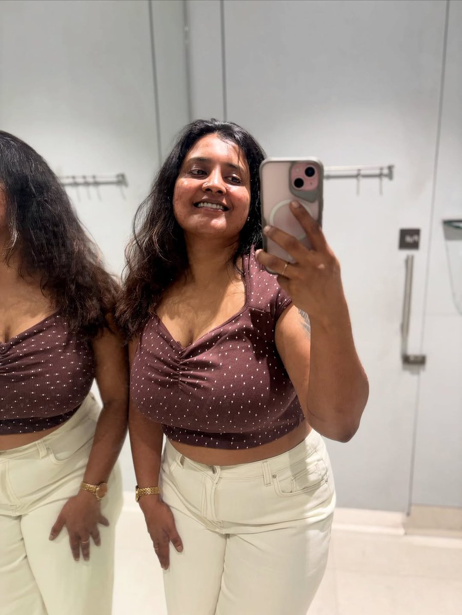 vihaan0fficial's tweet photo. Underrated Mallu M!LF Roshna Ann Roy casually serving insane hotness through simple mirror selfies 🥵🔥

Thread 🧵 https://t.co/m1RErMbJre