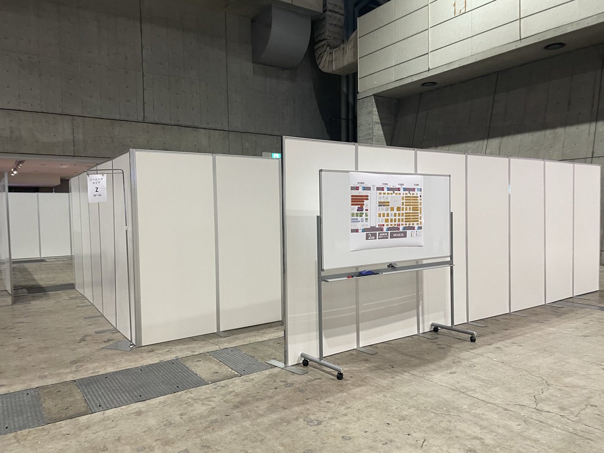 death_co_jp's tweet photo. パーテーションの裏にいるよ…
【Z04】だよ…
エッチなゲームじゃないよ…
真っ暗にして遊ぶアナログゲームだよ…
#ゲームマーケット2026春 https://t.co/nSe0a6RDML