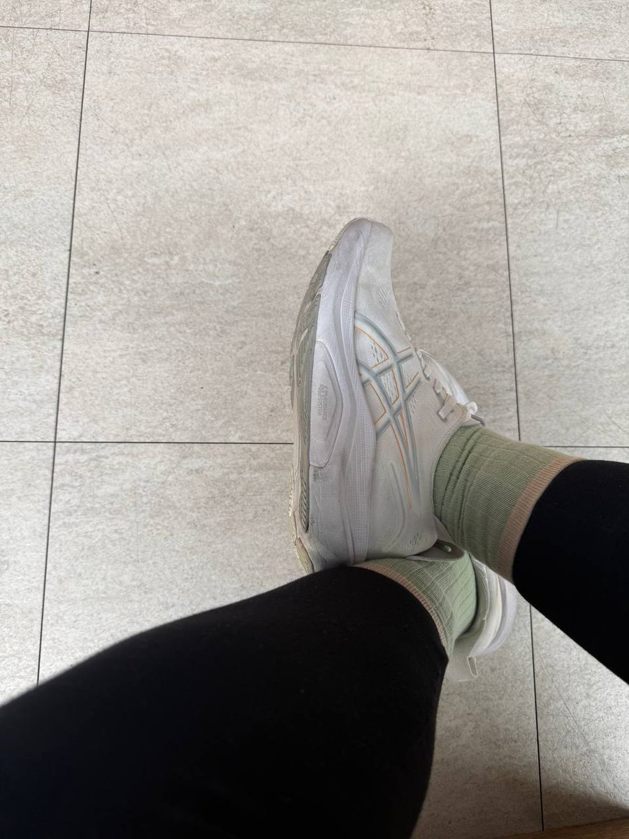 ServeQueenBee's tweet photo. The day's only halfway done and I've already taken 10000 steps. Who's licking my shoes clean after? https://t.co/KWuoq6FEgy