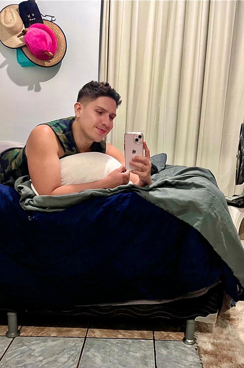 GlebeerJr's tweet photo. Chegar em casa , deitar na cama e ver filme é o meu melhor final de semana. https://t.co/J63xz0ny09