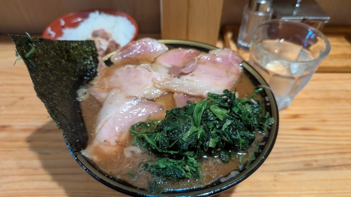 kobo0415's tweet photo. 5月24日のお昼
わいずさんへ『チャーシュー麺』ほうれん草TPとライス頂きました。
初訪問でしたが、濃厚スープ、特注麺
旨かった。
ご馳走様でした。 https://t.co/Ykf8xQr6Wq
