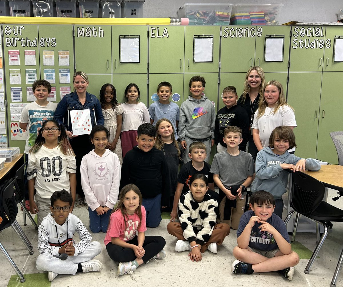 DelanyColgan's tweet photo. Huge thank you to @kgessner512 for volunteering to teach our @JuniorAch program this year!  We learned how money moves through a city/town. #hpsdawesome #juniorachievement https://t.co/vzvutQm30F