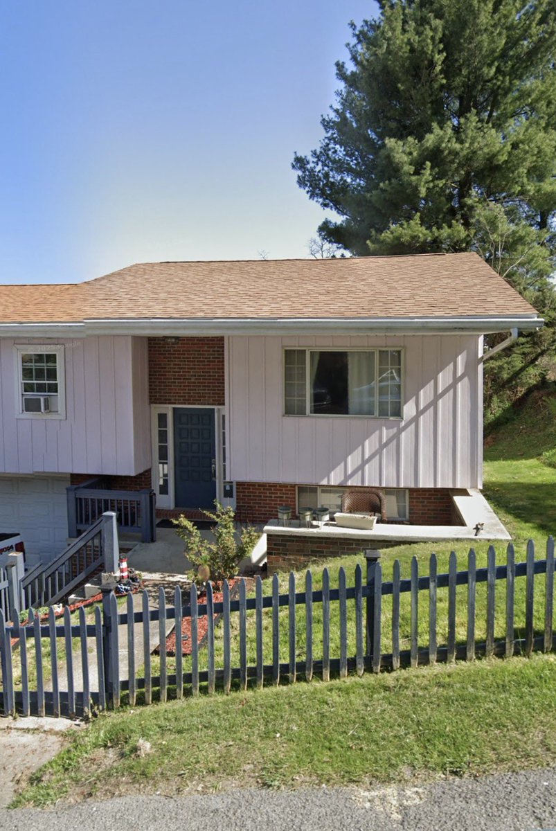 just4randomshit's tweet photo. @foxnewspolitics Idk if you should be so eager to publish photos of peoples homes when they can easily find yours 🤷‍♂️ https://t.co/a2LjAv3KOJ