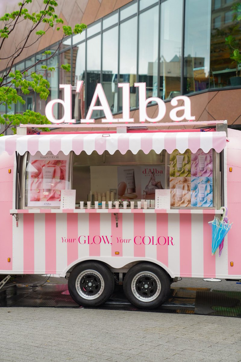 dAlba_japan's tweet photo. みなさん、POP-UP楽しんでますか？☀️💛

新商品のブルー下地を一足先に試せたり、SNS投稿でアイスがもらえたり…👀🍨✨
まだ行けてない方は、ぜひ遊びに来てください🫶

#ダルバ  #ダルバPOPUP #渋谷できらめく夏肌 https://t.co/yHW6wsf9fV